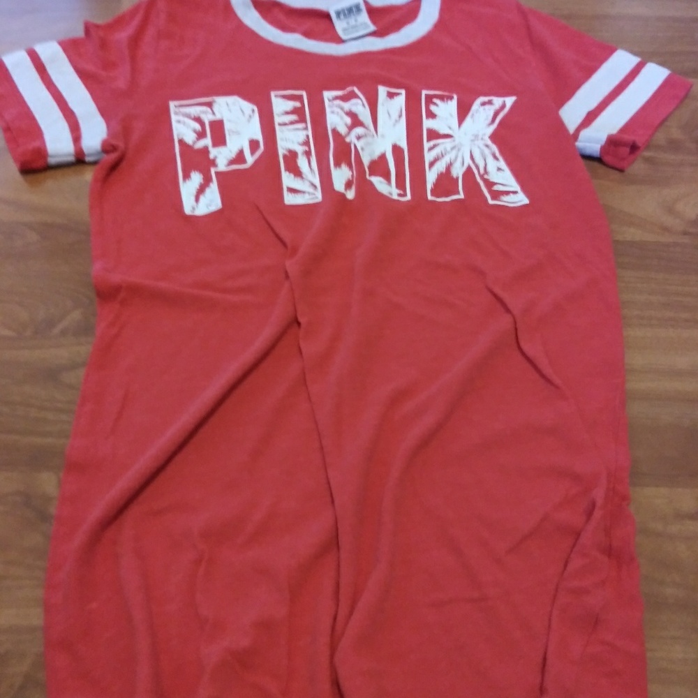 Vs PINK tee